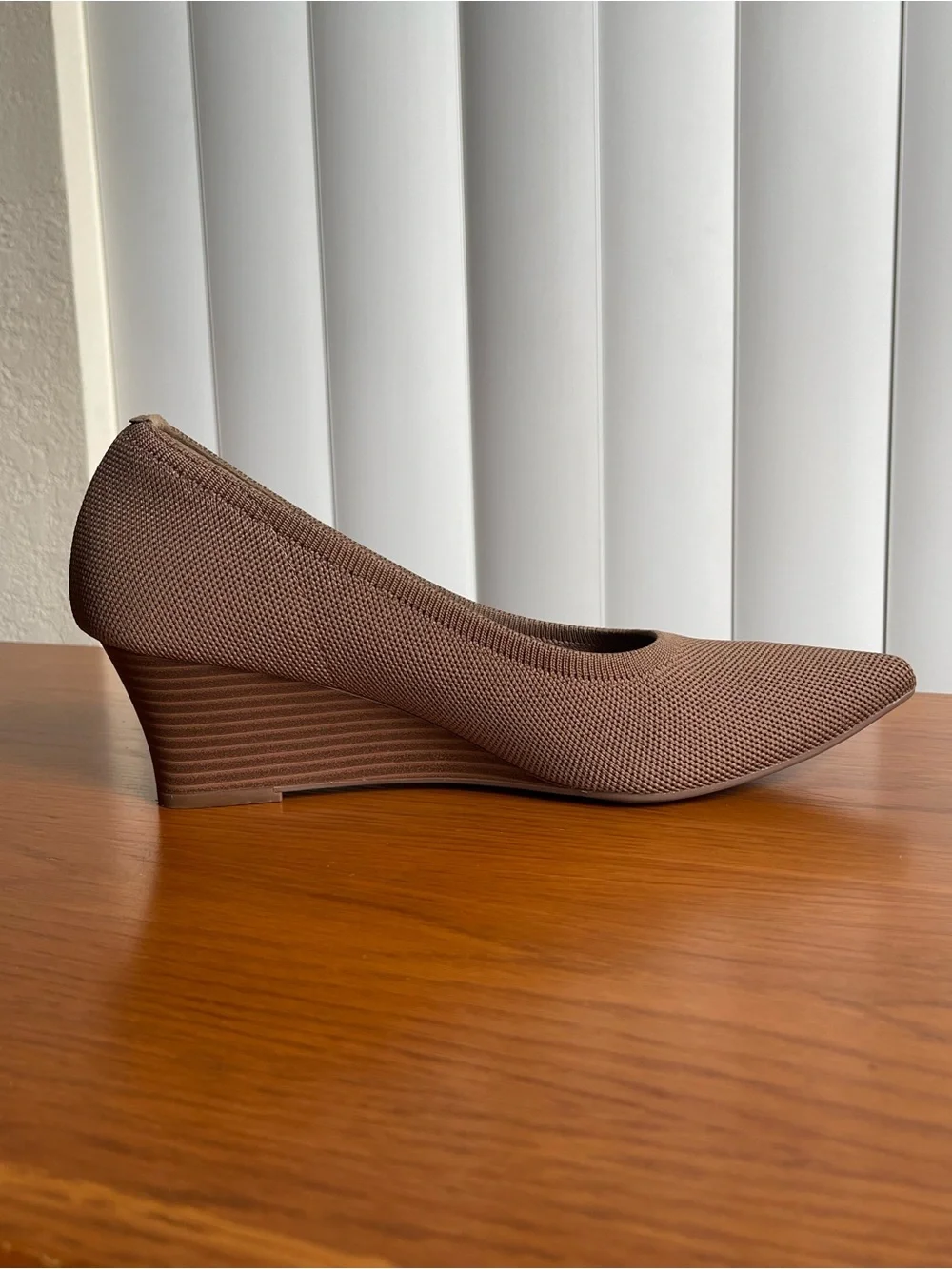 Vivaia Aria Pointed Toe Wedge Brown Size 39/8